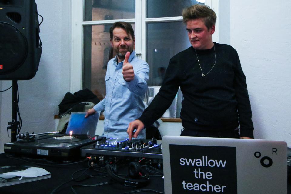 DJs